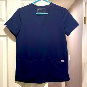 Figs scrub top